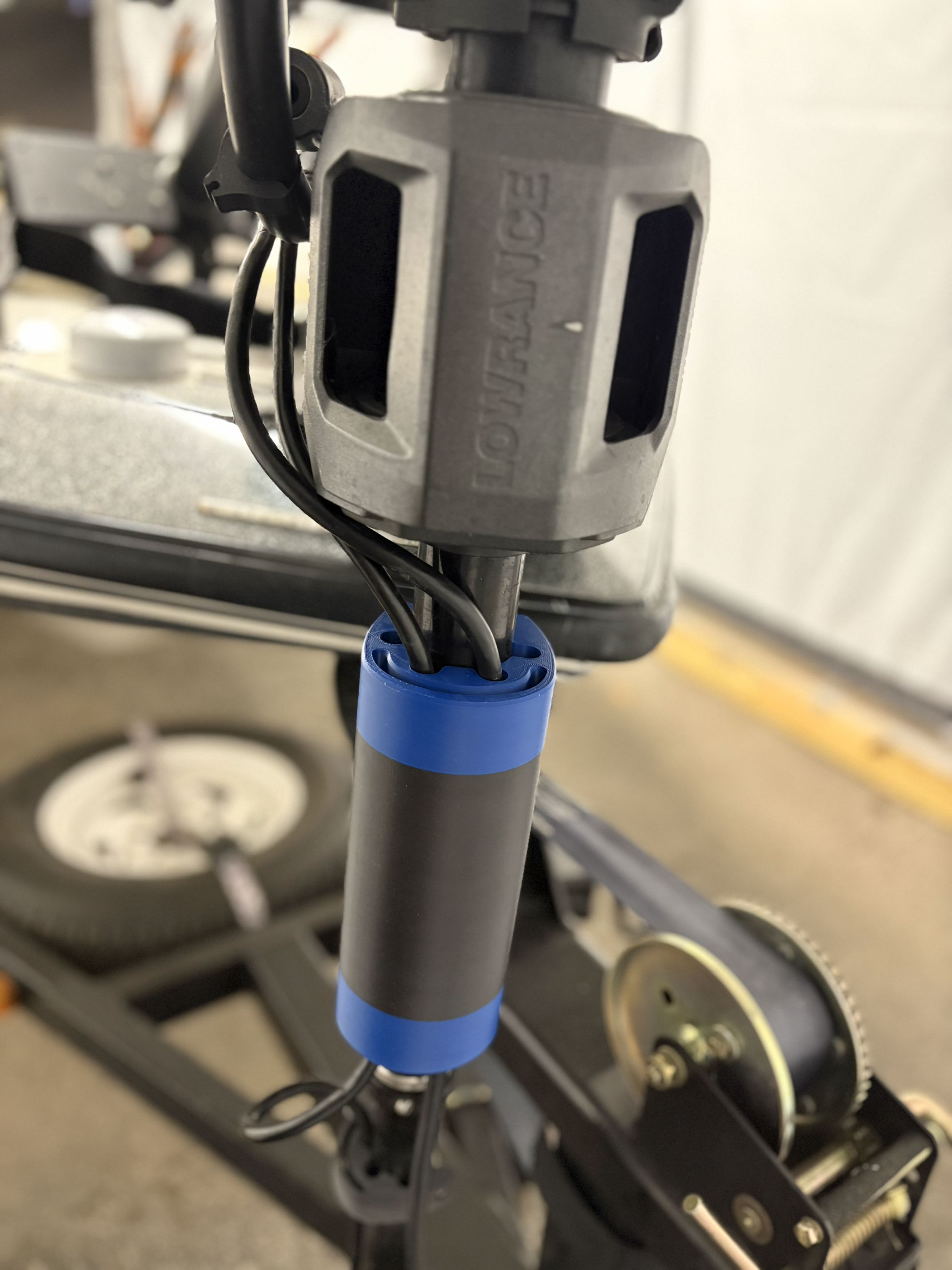 LOWRANCE GHOST , TRANSDUCER CABLE CLIP FOR UPPER STSTIONARY SHAFT